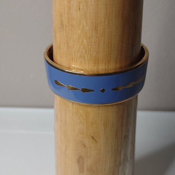 6.5 Inch Distressed Blue And Gold Tone Hinged Bangle - Picture 9 of 11